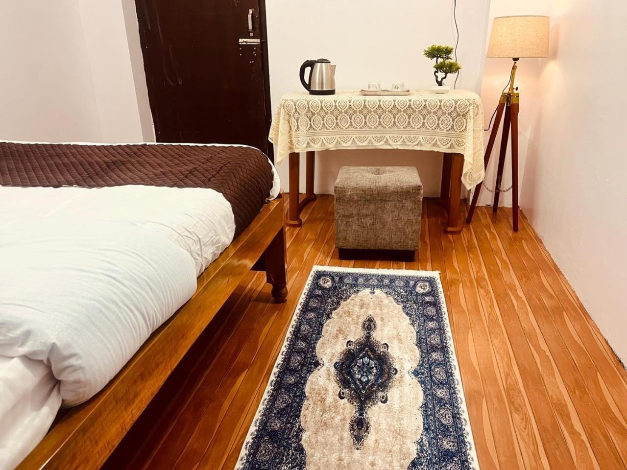 Forest Lodge - 80 Mts From Mall Road ダージリン エクステリア 写真