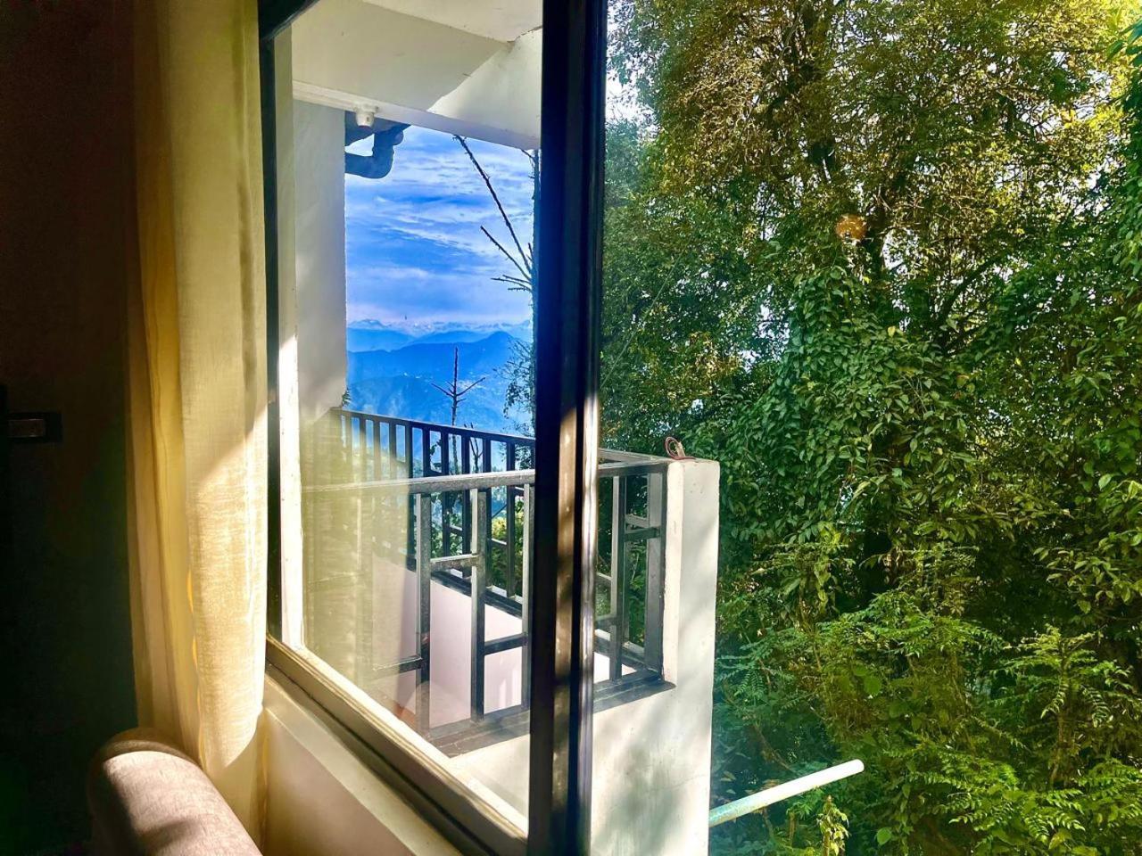 Forest Lodge - 80 Mts From Mall Road ダージリン エクステリア 写真