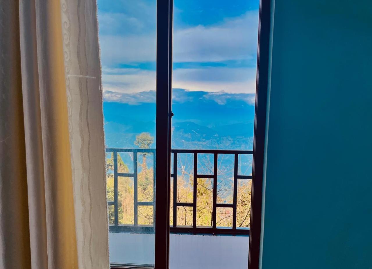 Forest Lodge - 80 Mts From Mall Road ダージリン エクステリア 写真